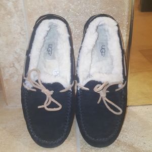 Ladies uggs size 7 black Dakota